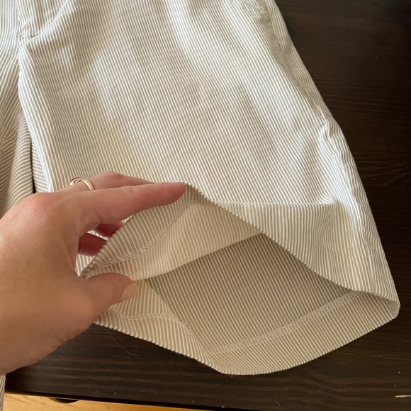 Tommy Hilfiger women’s striped white gray Normcore Bermuda shorts, size 4 spring - Picture 8 of 10